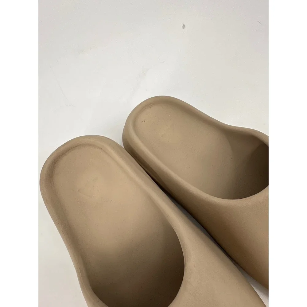 Adidas Yeezy Slides in the Earth Brown Size 11